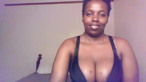 Snapshot of queen_melanine chatting on December 2024 03:58:02 AM QUEEN online show from December 2024 03:58:02 AM