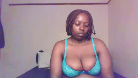 Snapshot of queen_melanine chatting on January 2025 12:30:01 AM QUEEN online show from January 2025 12:30:01 AM