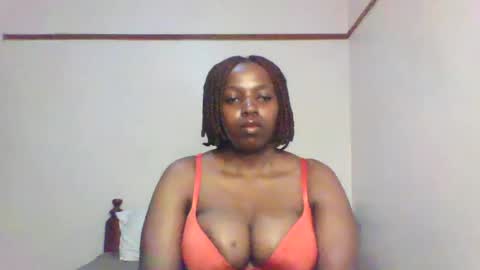 Snapshot of queen_melanine chatting on February 2025 12:25:02 AM QUEEN online show from February 2025 12:25:02 AM