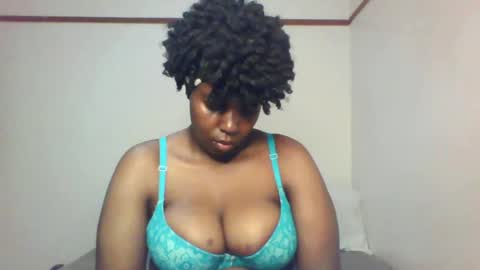 Snapshot of queen_melanine chatting on February 2025 12:19:01 AM QUEEN online show from February 2025 12:19:01 AM