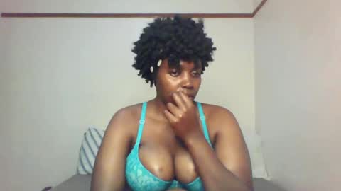 Snapshot of queen_melanine chatting on February 2025 03:24:02 AM QUEEN online show from February 2025 03:24:02 AM