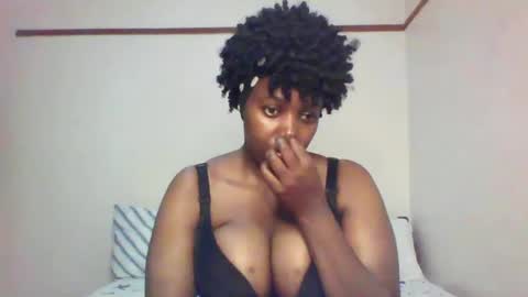 Snapshot of queen_melanine chatting on February 2025 12:43:01 AM QUEEN online show from February 2025 12:43:01 AM