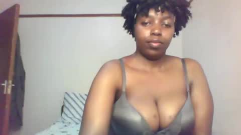 Snapshot of queen_melanine chatting on February 2025 03:45:01 AM QUEEN online show from February 2025 03:45:01 AM