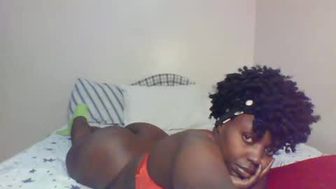 Snapshot of queen_melanine chatting on February 2025 05:01:01 AM QUEEN online show from February 2025 05:01:01 AM