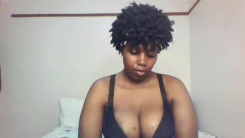 Snapshot of queen_melanine chatting on February 2025 12:49:01 AM QUEEN online show from February 2025 12:49:01 AM