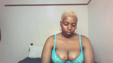 Snapshot of queen_melanine chatting on March 2025 03:41:01 AM QUEEN online show from March 2025 03:41:01 AM