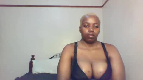 Snapshot of queen_melanine chatting on March 2025 03:57:02 AM QUEEN online show from March 2025 03:57:02 AM