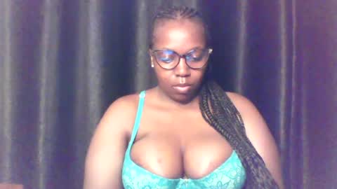 Snapshot of queen_melanine chatting on June 2026 03:53:02 AM QUEEN online show from June 2026 03:53:02 AM