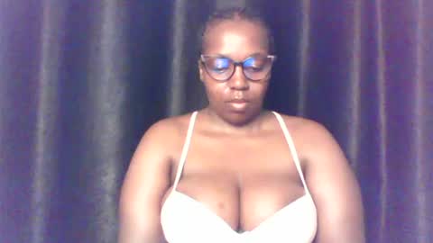 Snapshot of queen_melanine chatting on June 2026 03:46:02 AM QUEEN online show from June 2026 03:46:02 AM