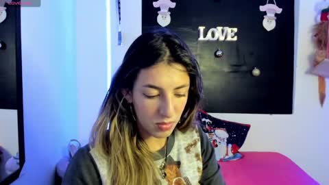 Snapshot of queen_natttyy chatting on January 2025 03:49:02 AM queen_natttyy online show from January 2025 03:49:02 AM