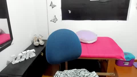 Snapshot of queen_natttyy chatting on January 2025 06:18:01 PM queen_natttyy online show from January 2025 06:18:01 PM