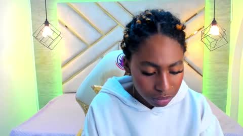 Snapshot of queen_perla_ chatting on December 2024 04:09:01 PM online show from December 2024 04:09:01 PM