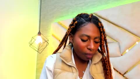 Snapshot of queen_perla_ chatting on December 2024 04:48:01 PM online show from December 2024 04:48:01 PM