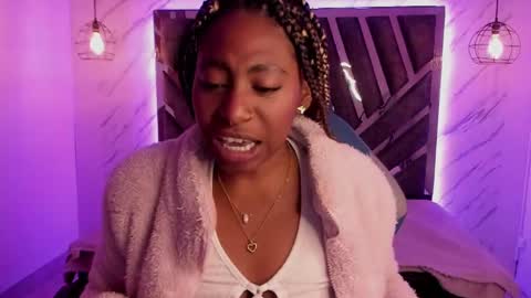 Snapshot of queen_perla_ chatting on December 2024 03:00:01 PM online show from December 2024 03:00:01 PM