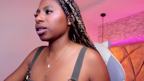 Snapshot of queen_perla_ chatting on January 2025 05:29:02 PM online show from January 2025 05:29:02 PM