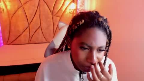 Snapshot of queen_perla_ chatting on January 2025 05:33:01 PM online show from January 2025 05:33:01 PM