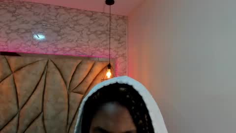 Snapshot of queen_perla_ chatting on January 2025 11:24:01 AM online show from January 2025 11:24:01 AM