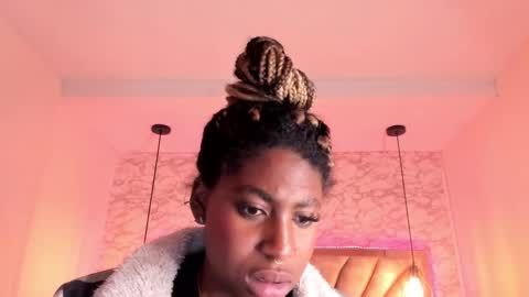 Snapshot of queen_perla_ chatting on January 2025 12:29:01 AM online show from January 2025 12:29:01 AM