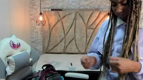 Snapshot of queen_perla_ chatting on February 2025 12:54:02 PM online show from February 2025 12:54:02 PM
