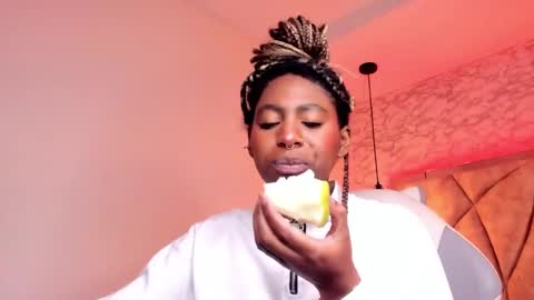 Snapshot of queen_perla_ chatting on February 2025 04:22:01 PM online show from February 2025 04:22:01 PM
