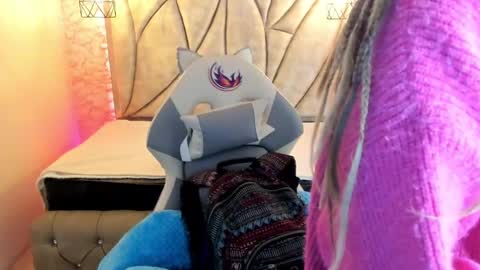 Snapshot of queen_perla_ chatting on February 2025 12:04:02 PM online show from February 2025 12:04:02 PM