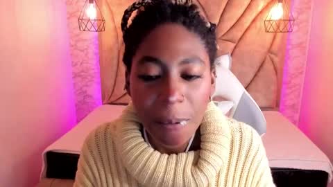 Snapshot of queen_perla_ chatting on February 2025 03:02:02 AM online show from February 2025 03:02:02 AM