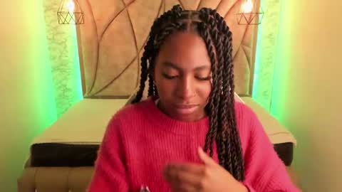 Snapshot of queen_perla_ chatting on February 2025 08:18:01 PM online show from February 2025 08:18:01 PM