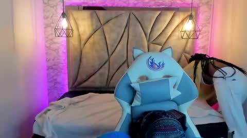 Snapshot of queen_perla_ chatting on March 2025 12:01:02 PM online show from March 2025 12:01:02 PM
