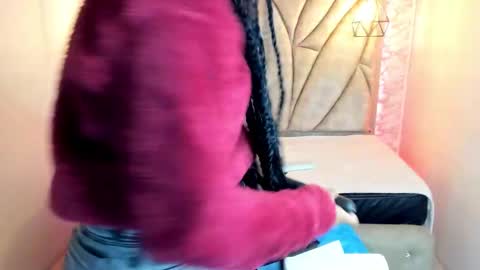 Snapshot of queen_perla_ chatting on March 2025 12:04:02 PM online show from March 2025 12:04:02 PM