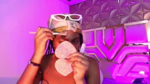 Snapshot of queen_perla_ chatting on March 2026 03:51:02 PM online show from March 2026 03:51:02 PM