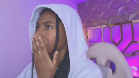 Snapshot of queen_perla_ chatting on March 2026 12:00:01 PM online show from March 2026 12:00:01 PM