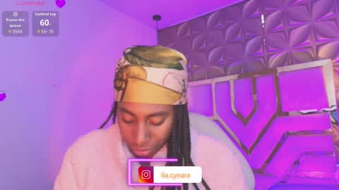 Snapshot of queen_perla_ chatting on March 2026 05:35:01 PM online show from March 2026 05:35:01 PM