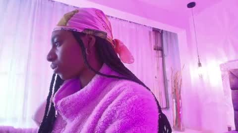 Snapshot of queen_perla_ chatting on June 2026 12:10:02 PM online show from June 2026 12:10:02 PM
