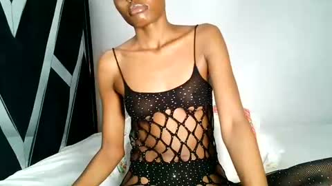 Snapshot of queen_sashavixen chatting on June 2026 04:41:02 AM queen_sashavixen online show from June 2026 04:41:02 AM