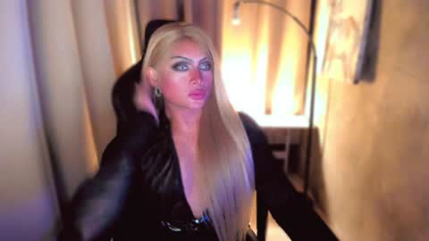 Snapshot of queenarthalia chatting on December 2024 06:28:01 PM ARTHA online show from December 2024 06:28:01 PM
