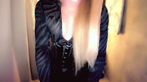 Snapshot of queenarthalia chatting on January 2025 07:13:02 PM ARTHA online show from January 2025 07:13:02 PM