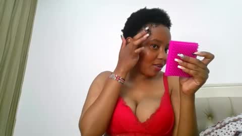 Snapshot of queenbeiby05 chatting on May 2026 08:36:02 PM queen online show from May 2026 08:36:02 PM