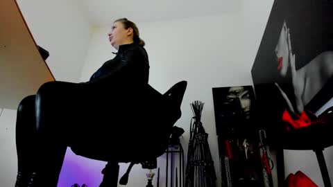 Misscatsnow online show from January 2026 02:38:01 AM