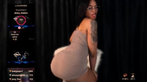 Snapshot of queendom_ing chatting on December 2024 03:34:01 AM Sweet Goddess online show from December 2024 03:34:01 AM
