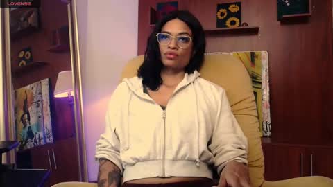 Snapshot of queendom_ing chatting on February 2025 11:22:02 PM Sweet Goddess online show from February 2025 11:22:02 PM