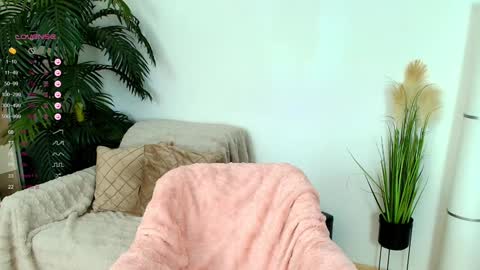 Snapshot of queenevamariaa chatting on December 2024 06:50:01 PM Help me to reach 150 K followers online show from December 2024 06:50:01 PM