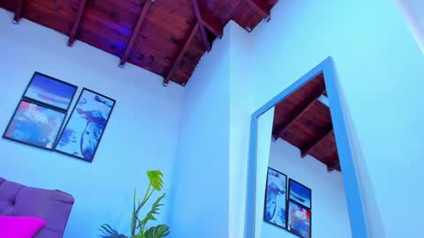 Queen online show from February 2025 08:42:02 PM