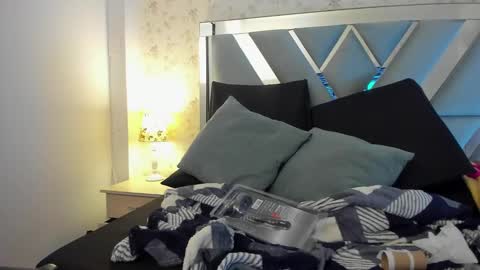 QUEENJEENN online show from December 2024 09:00:01 PM