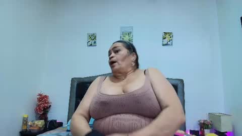 Snapshot of queenmature chatting on June 2026 01:35:02 PM VickyBoobss online show from June 2026 01:35:02 PM