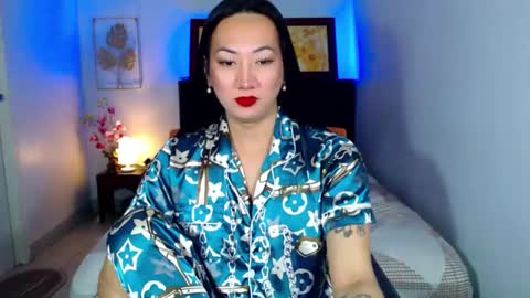 Snapshot of queenmistressts chatting on January 2025 05:23:02 AM QUEEN online show from January 2025 05:23:02 AM