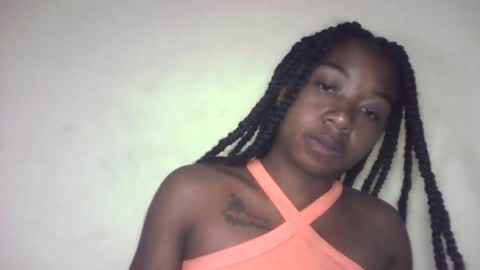 queennaya online show from August 2026 06:00:01 PM