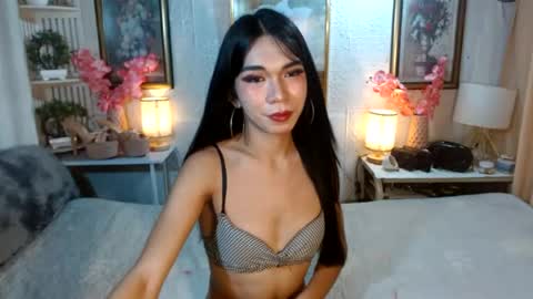 queennira online show from June 2026 02:05:02 AM