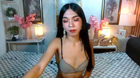 queennira online show from July 2026 05:34:01 AM