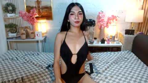 queennira online show from July 2026 01:43:02 AM