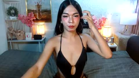 queennira online show from July 2026 03:54:02 AM